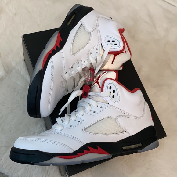 Air Jordan 5 Retro 'Fire Red' 2020 - Picture 3 of 5